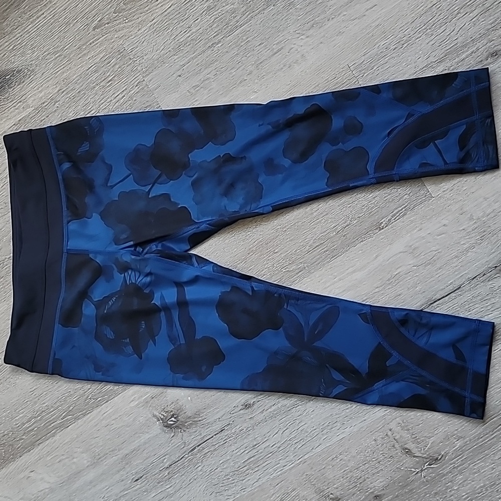 Lululemon Inspire Run Crop, Size 8, Color Jumbo Inky Floral Inkwell